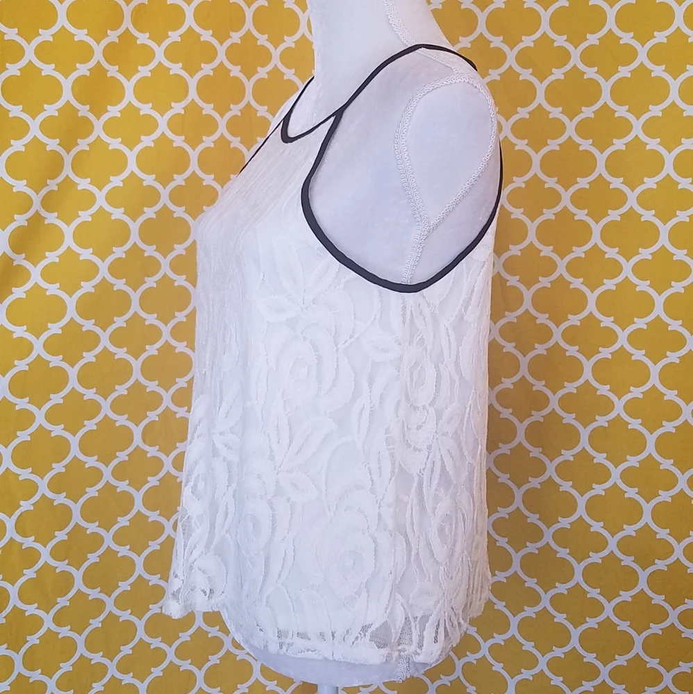NWOT- SEXY MONTEAU IVRY LACE W/BLACK TRIM TANK TOP - Picture 2 of 8